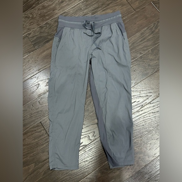 lululemon athletica Pants - Lululemon Dance Studio Crop *25"